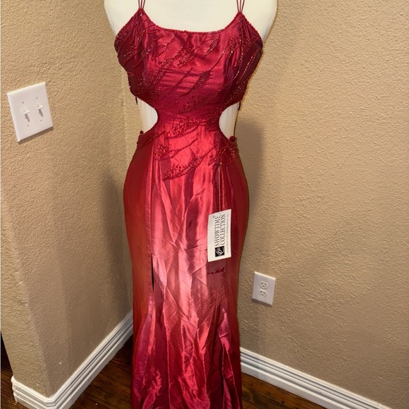 Showtime Collection Backless Red Dress - Picture 1 of 7
